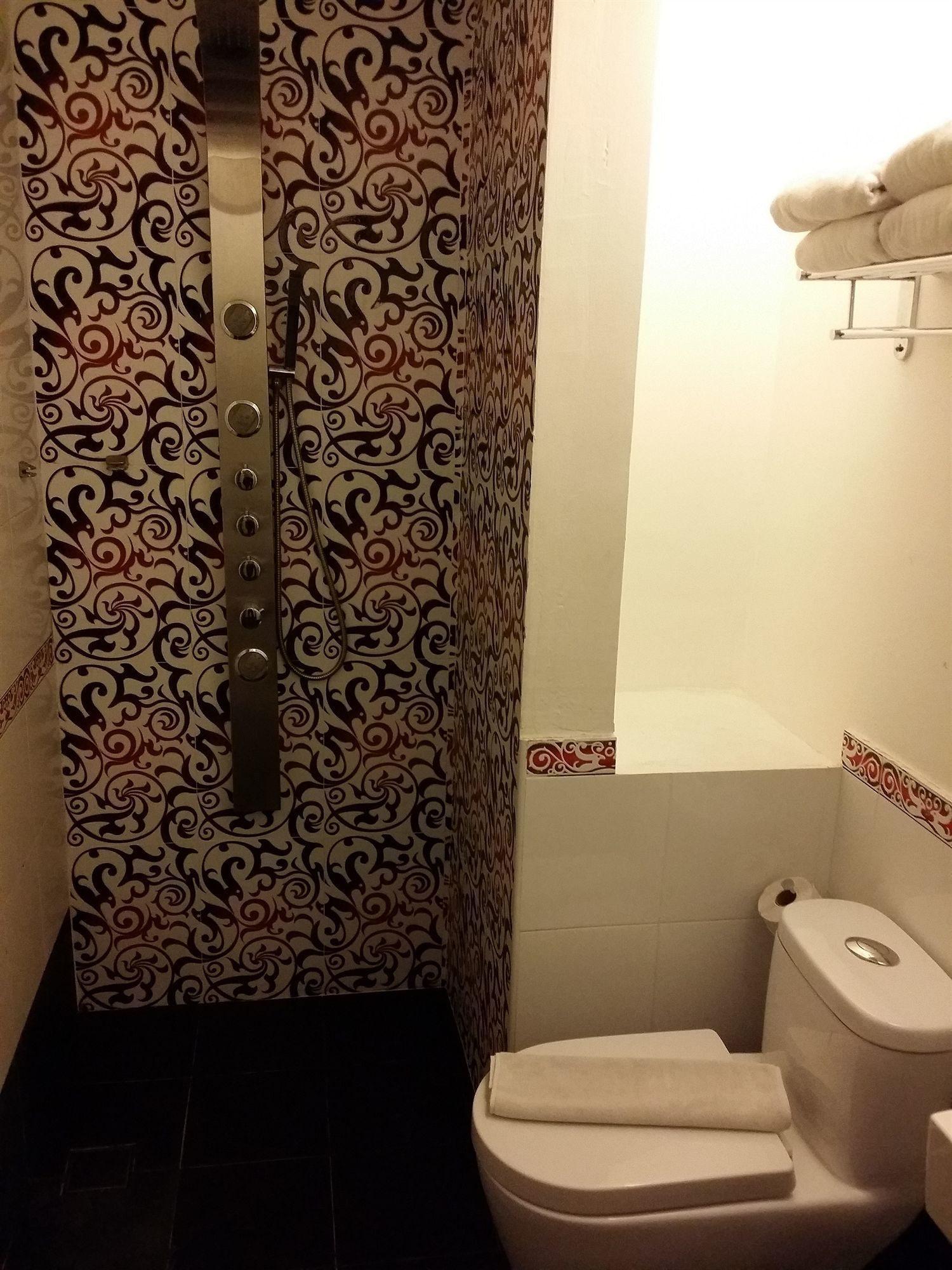Arenaa Deluxe Hotel Malacca Exteriör bild