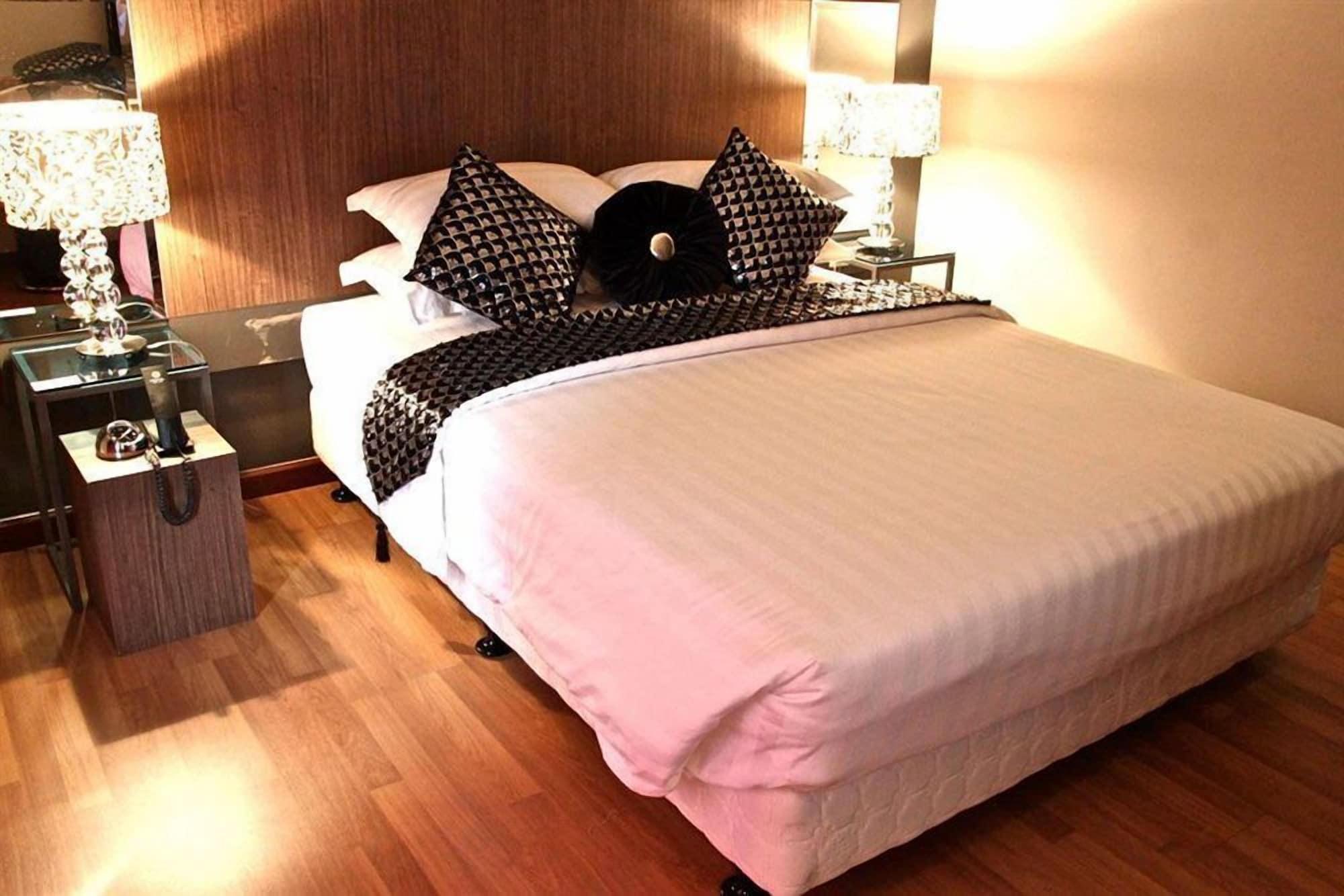 Arenaa Deluxe Hotel Malacca Exteriör bild