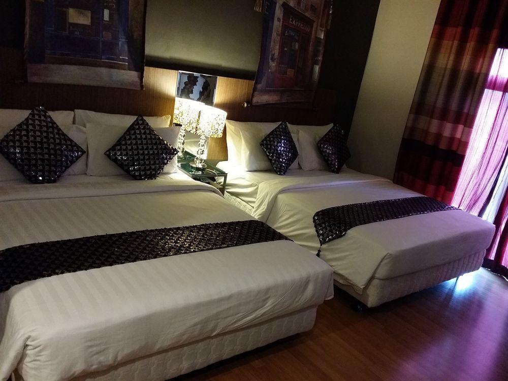 Arenaa Deluxe Hotel Malacca Exteriör bild
