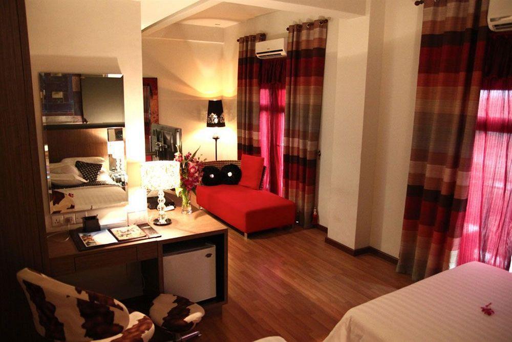 Arenaa Deluxe Hotel Malacca Exteriör bild